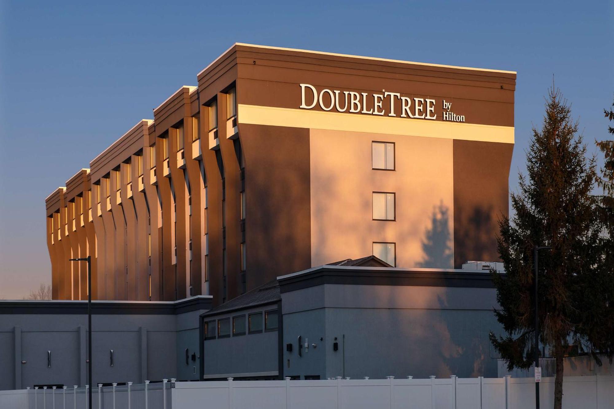 Отель Doubletree By Hilton Monroe Township Cranbury Rossmoor Экстерьер фото