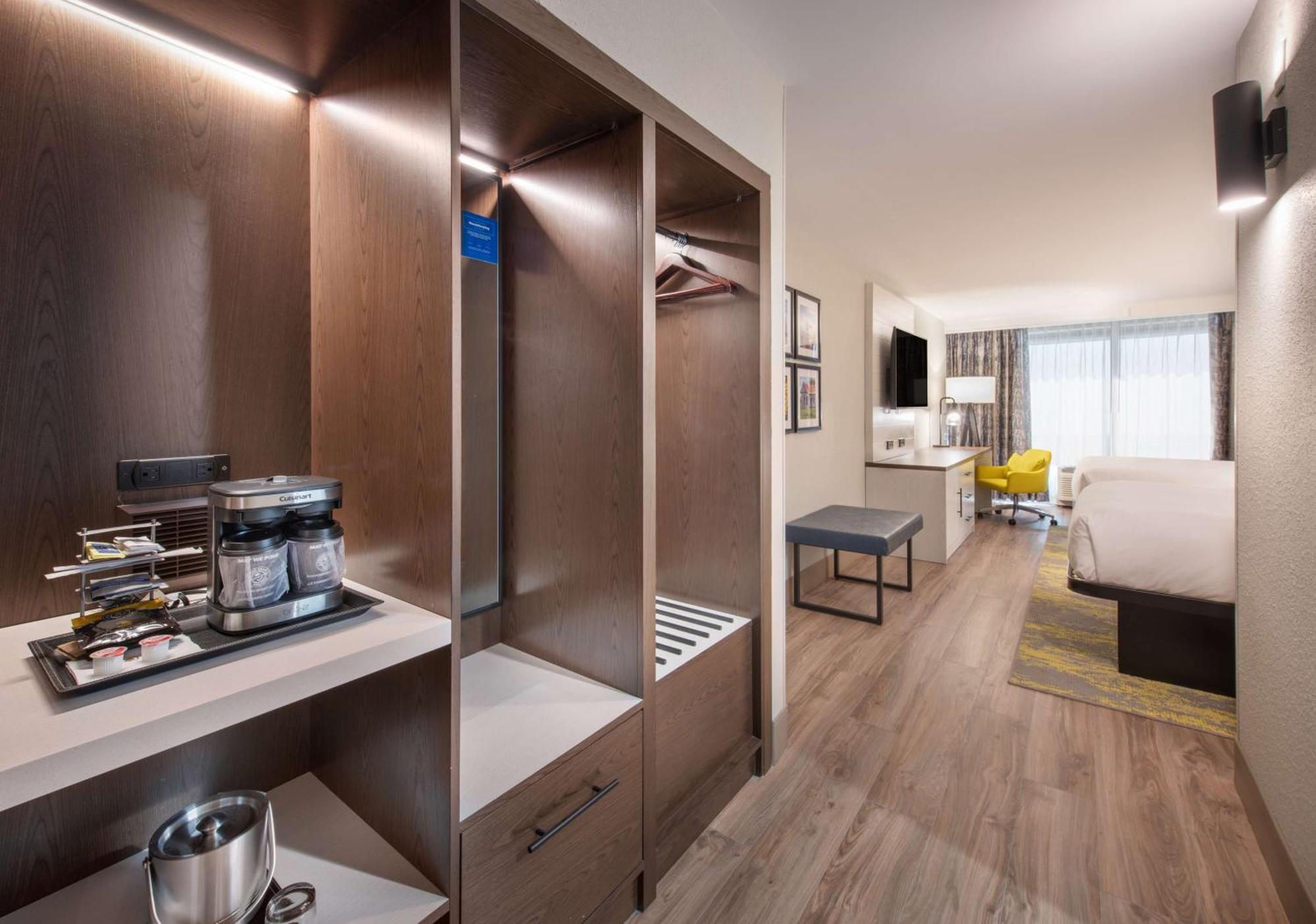 Отель Doubletree By Hilton Monroe Township Cranbury Rossmoor Экстерьер фото