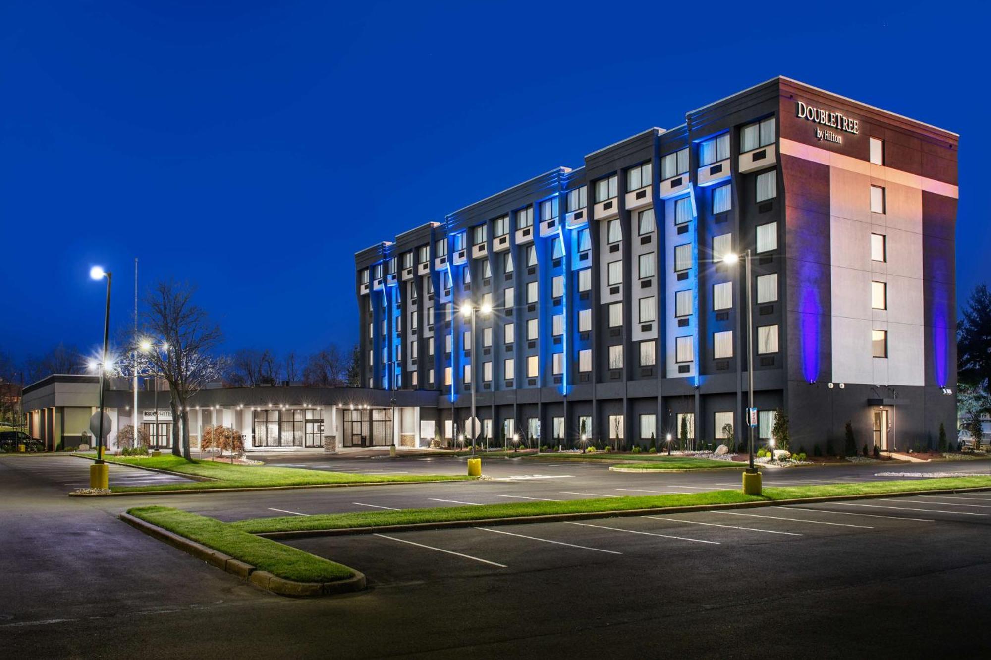 Отель Doubletree By Hilton Monroe Township Cranbury Rossmoor Экстерьер фото